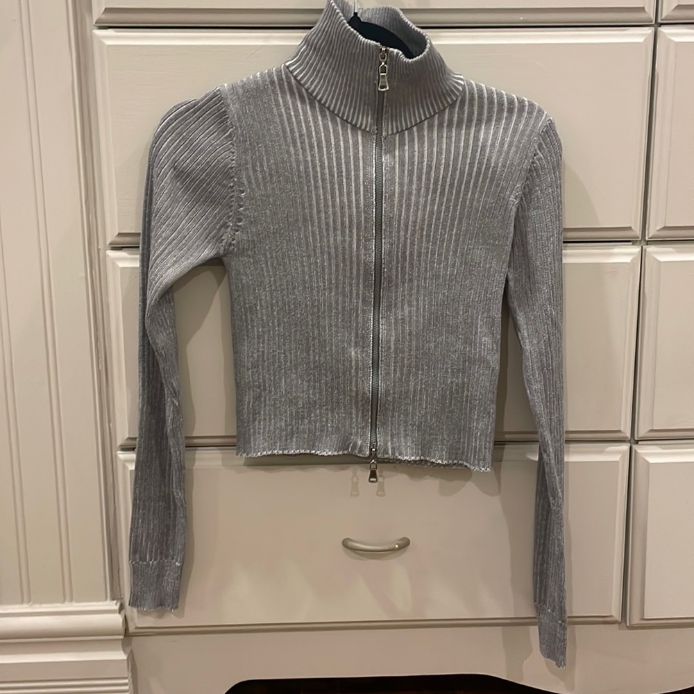 Fitted zip up